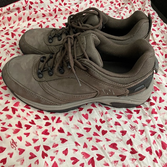WATERPROOF New Balance Goretex shoes women 9 - Picture 13 of 15